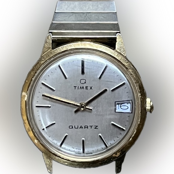 Vintage Timex Quartz Watch with Date Display - Picture 1 of 8